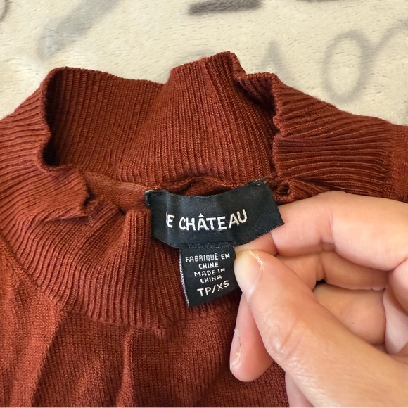 Le Chateau | women's xsmall chic Sleeveless Rust Sleeveless Top - Picture 2 of 5